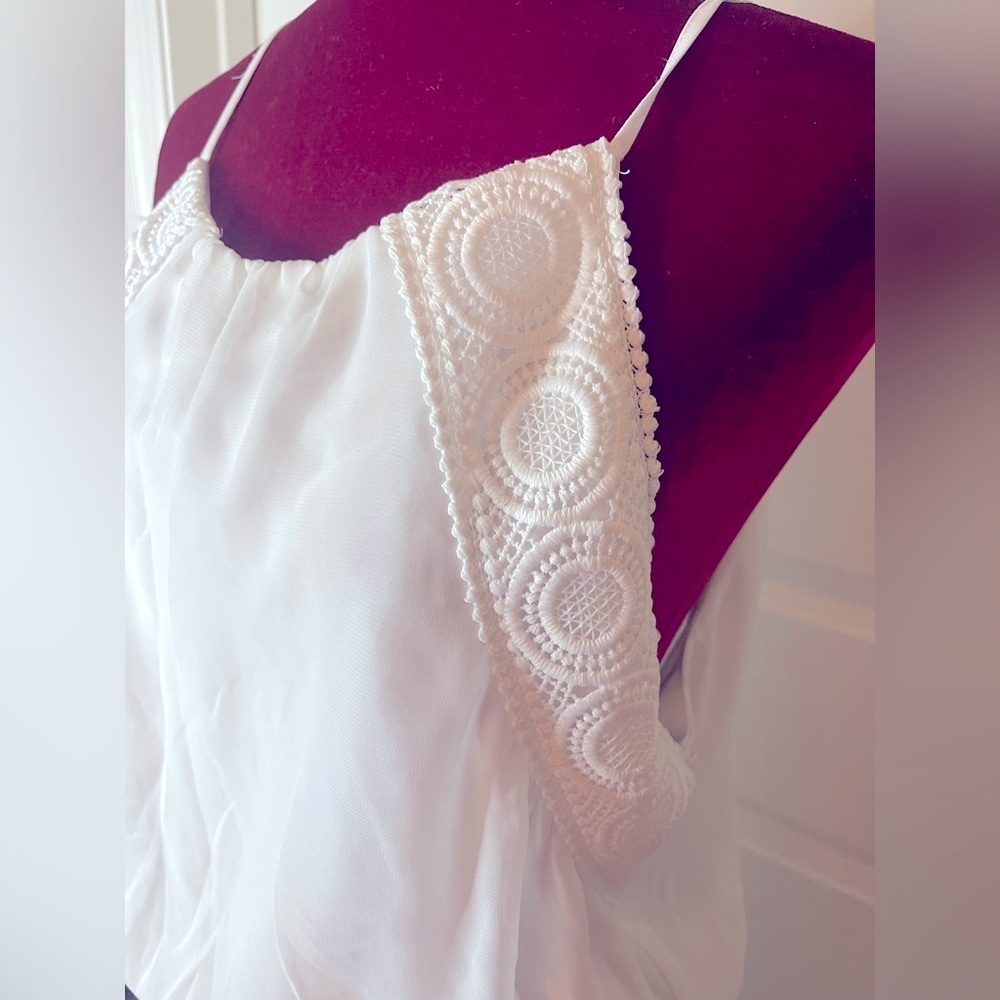 C White Sleeveless Tie Waist A-Line Dress W/ Embroidered Side Details. XL. EUC. - Picture 3 of 9